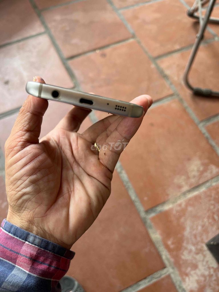 Samsung Galaxy S7 Vàng màn hình ám. Mua bán Điện thoại tại Huyện Hóc Môn Tp Hồ Chí Minh được đăng bởi Phạm Tuân hình 1