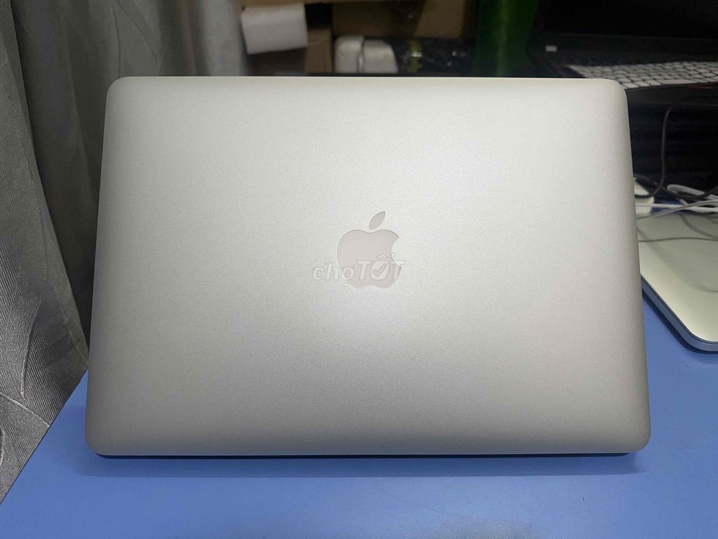 Macbook đi nhạc văn phòng