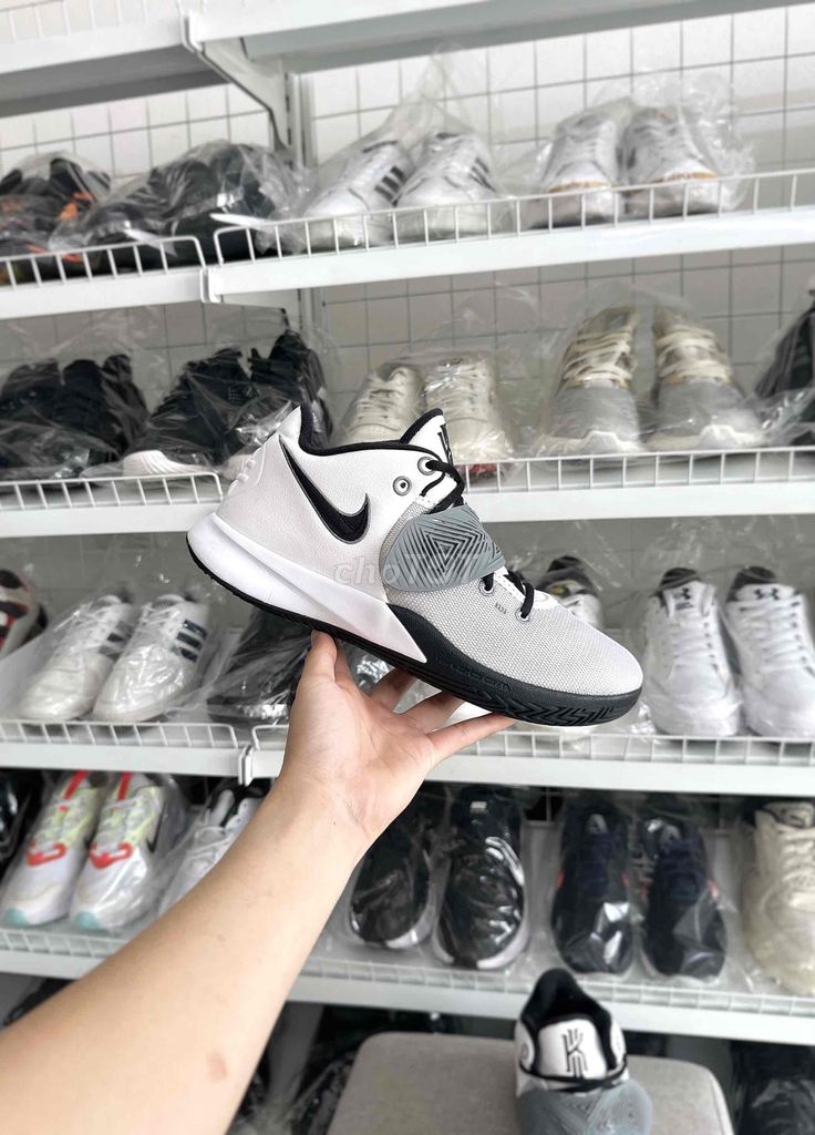 Giày thể thao Nike Kyrie Flytrap 3 Nam 43. Mua bán Giày dép tại Huyện Yên Mỹ Hưng Yên được đăng bởi Tiệm Giày Cũ 89 hình 1