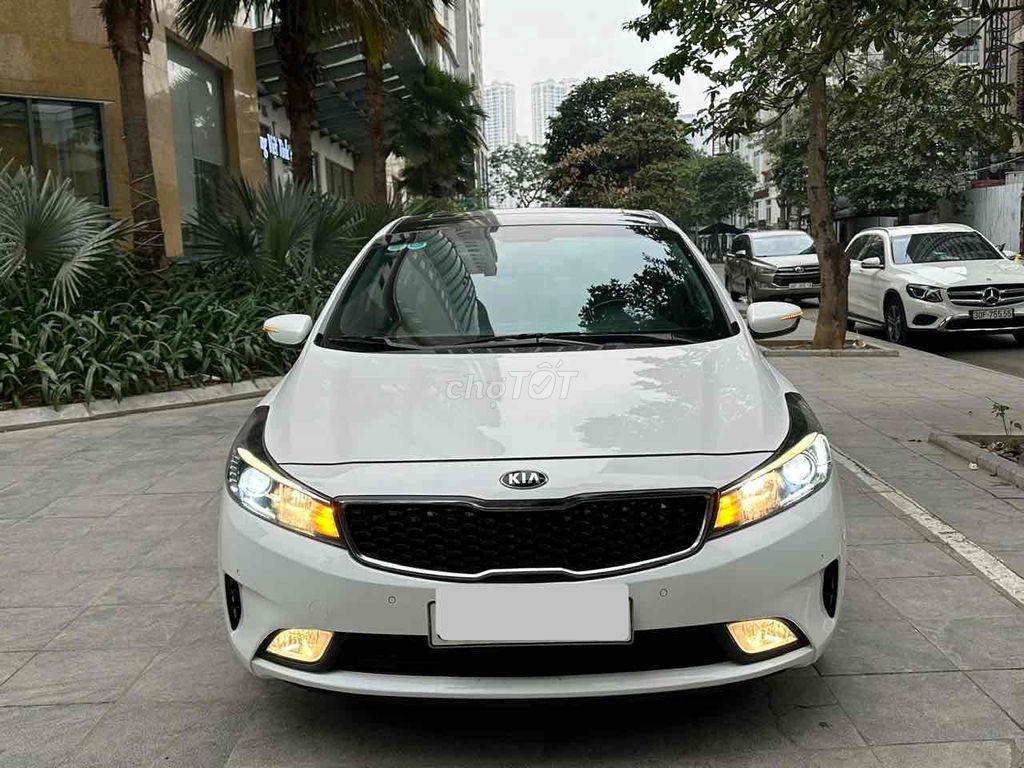 Kia Cerato 2018 1.6 AT màu trắng biển Hà Nội