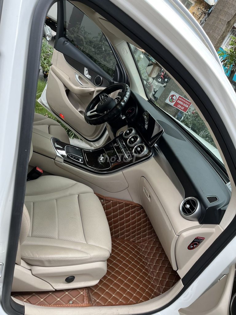 Mercedes-Benz GLC 200 2020 Trắng 46.200 km