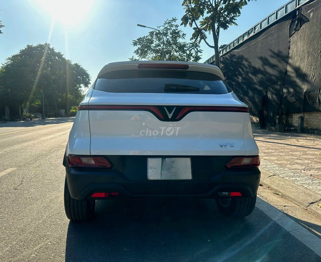 VinFast VF 5 Plus 2023 Trắng. Mua bán Ô tô tại Quận Long Biên Hà Nội được đăng bởi quân hình 3
