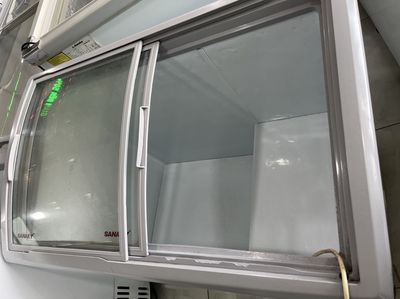 Tủ đông mặt kính Sanaky 300l, mát lạnh nhanh