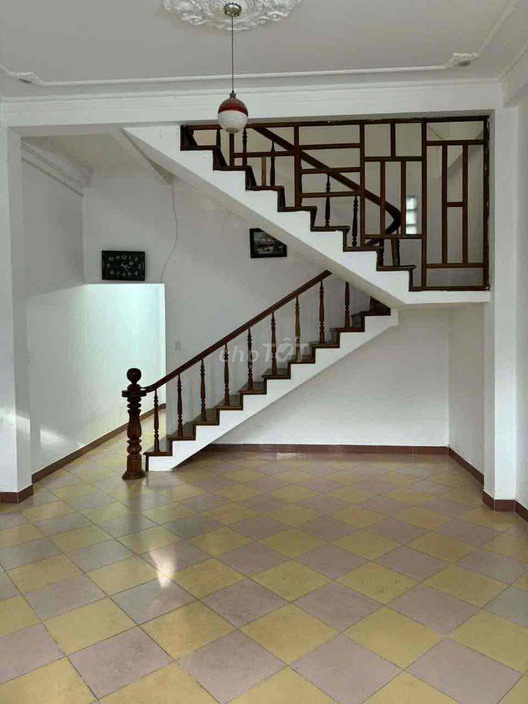 Nhà 2 tầng sân oto 3pn gần biển mân thái