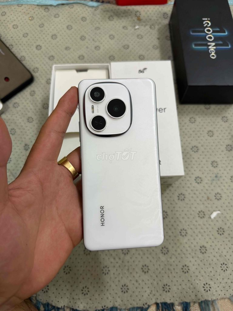 Honor Magic power fullbox pin 8000mah siêu trâu. Mua bán Điện thoại tại Quận Tân Bình Tp Hồ Chí Minh được đăng bởi Nguyễn Thắng Mobile hình 1