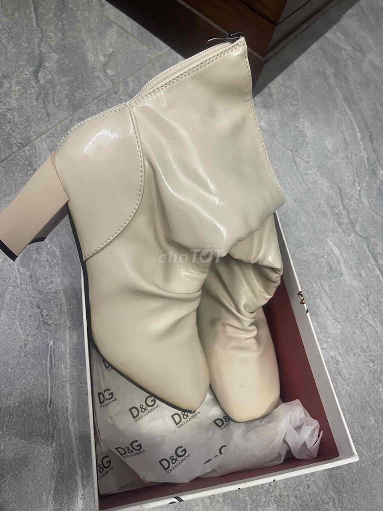 Giày bốt nữ Đen, Kem size 37, 38. Mua bán Giày dép tại Quận Ba Đình Hà Nội được đăng bởi Hải Hà hình 1