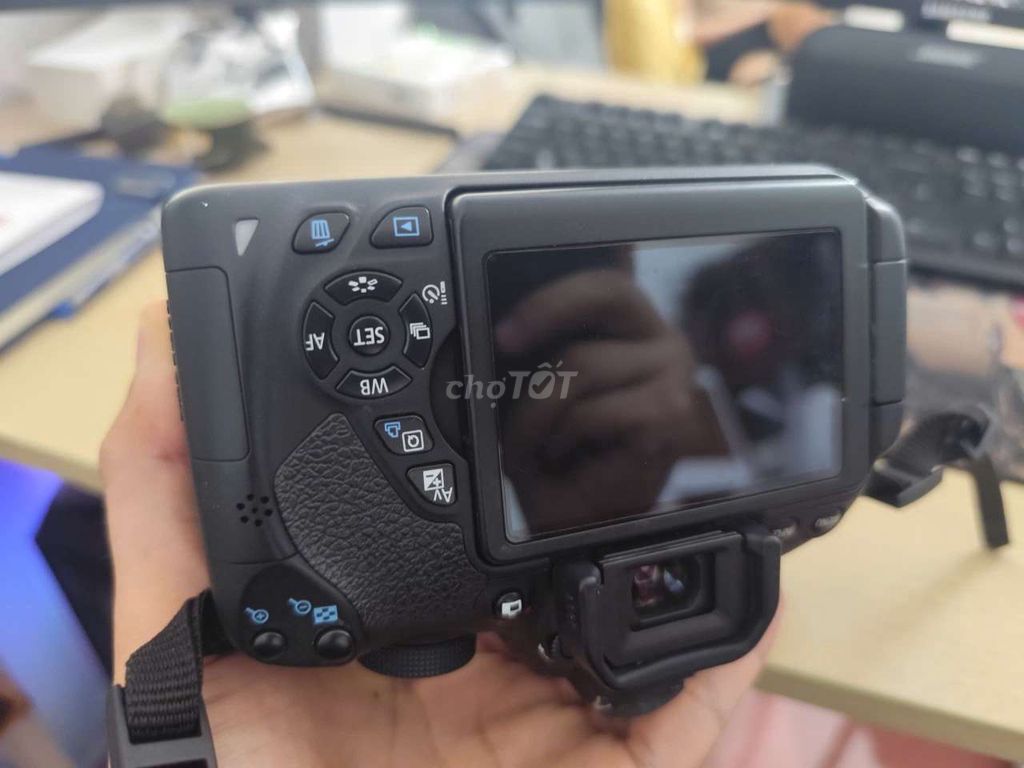 Máy ảnh Canon 700D kèm len. Mua bán Máy ảnh, Máy quay tại Thành phố Thái Bình Thái Bình được đăng bởi Bao Bì Sen Vàng hình 1