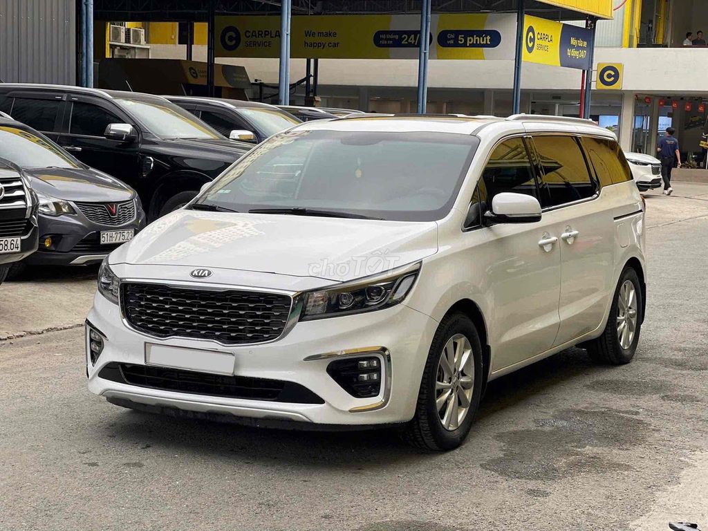Kia Sedona белая 7 мест