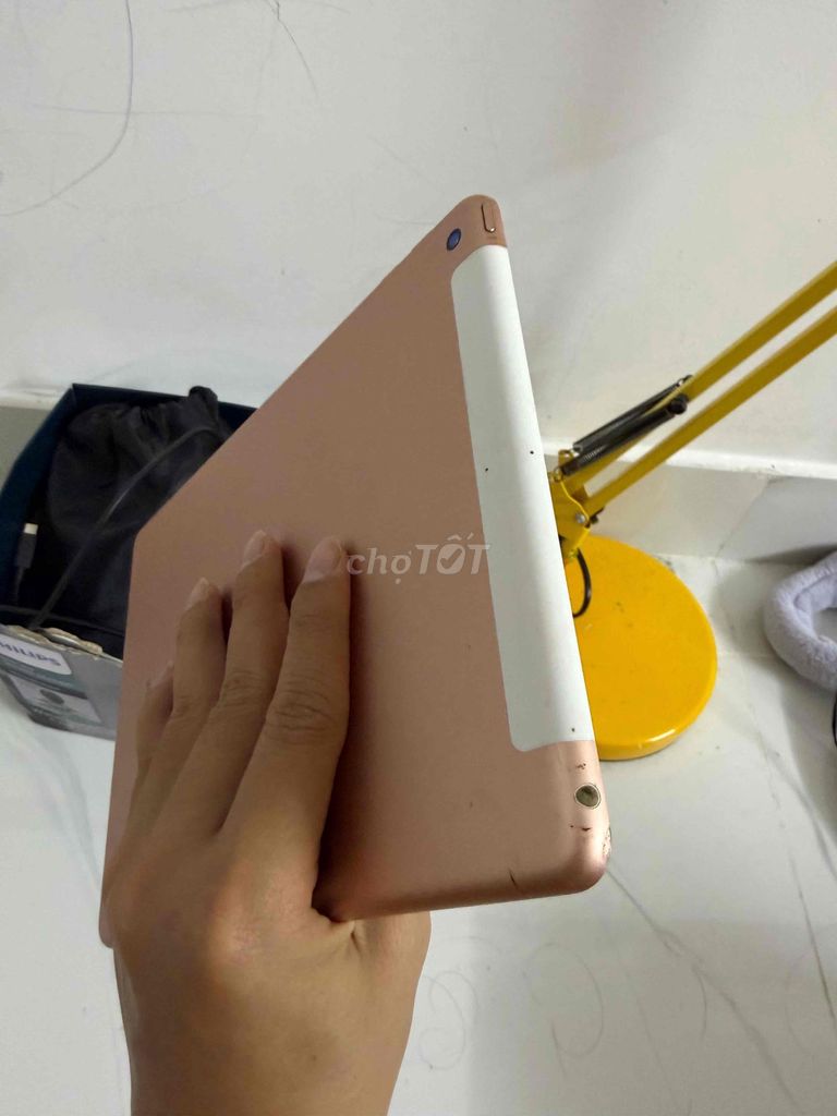 Apple iPad Gen 6 32GB 4G Vàng hồng. Mua bán Máy tính bảng tại Quận Tân Phú Tp Hồ Chí Minh được đăng bởi Đạt Nguyễn Xe Điện hình 1