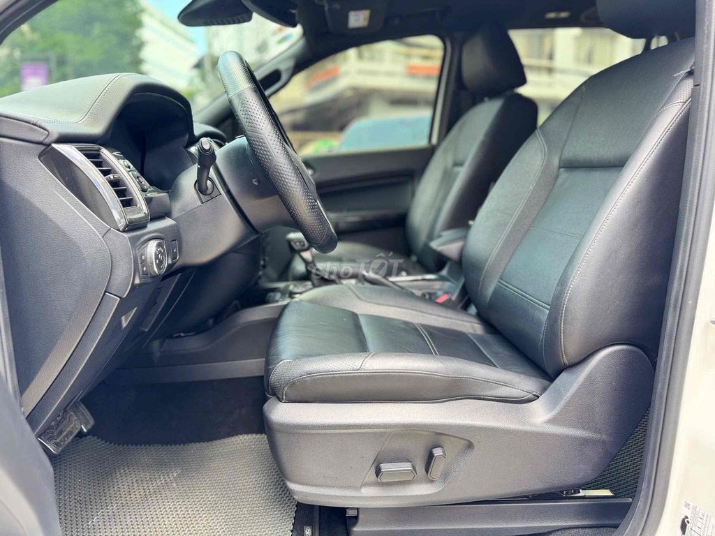 Everest 2 cầu xe đi rất ít bán tại Đại Lý Ford. Mua bán Ô tô tại Quận Tân Bình Tp Hồ Chí Minh được đăng bởi FORD PHỔ QUANG XE CŨ hình 8