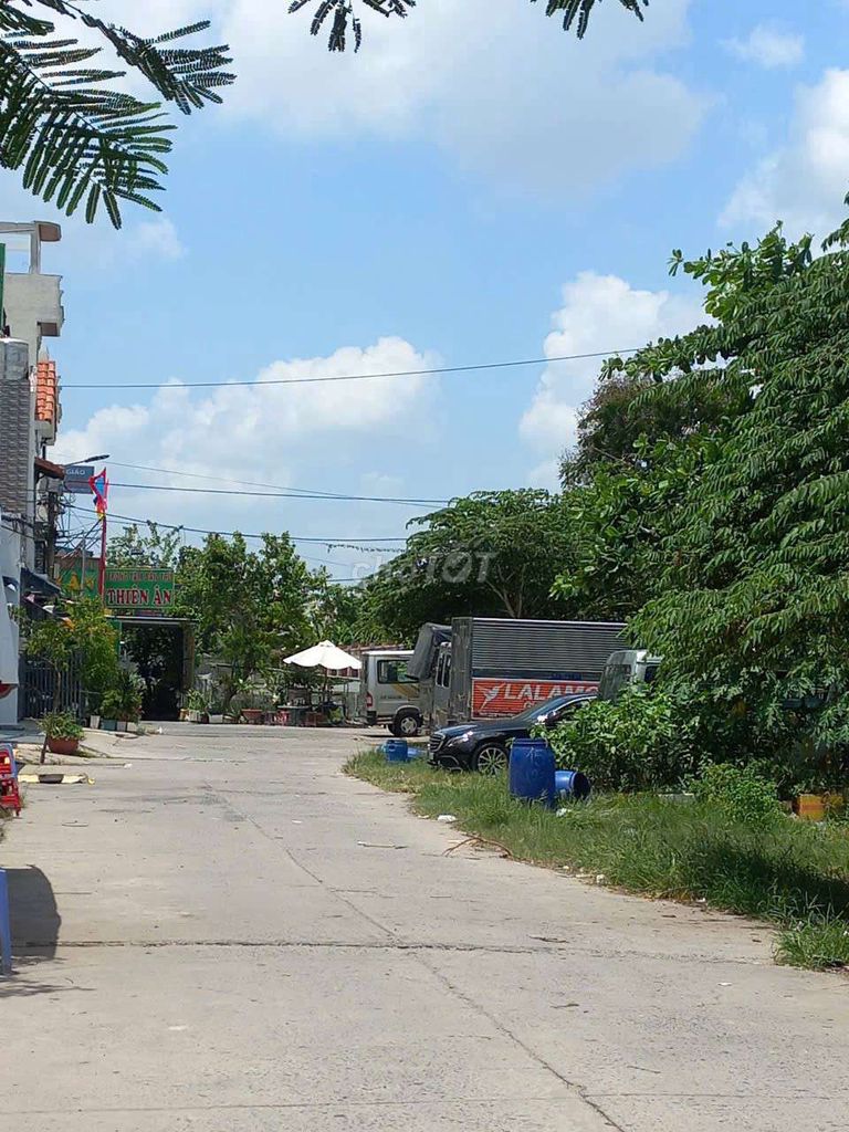 Chính chủ cho thuê đất góc 2MT 700m.full thổ cư