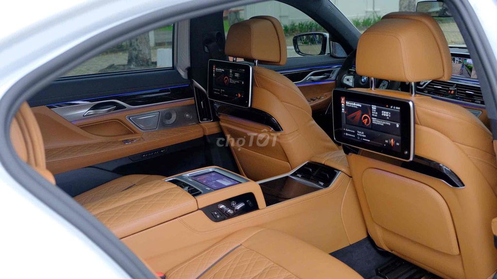 BMW 7 Series 2021 740Li - 19999 km Bank 90%. Mua bán Ô tô tại Quận 7 Tp Hồ Chí Minh được đăng bởi PHÁT ĐẠT LUXURY CAR hình 9