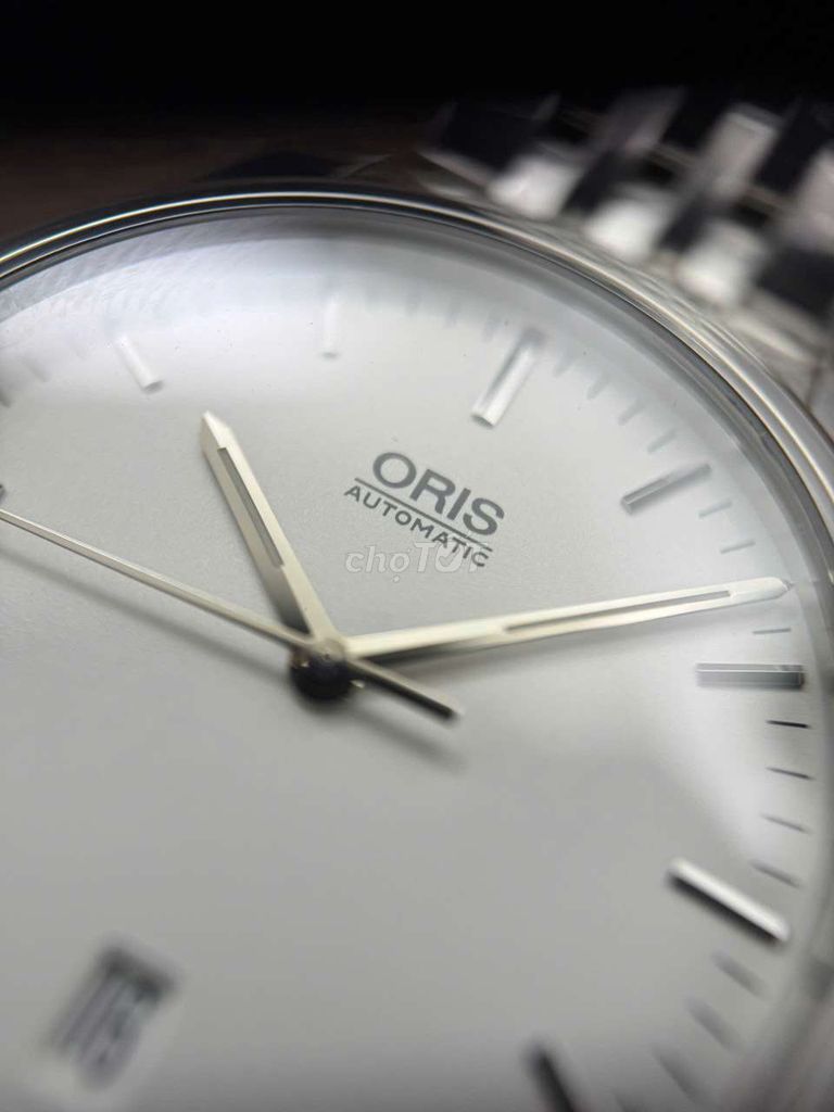 Đồng hồ Oris Classic Date thiết kế thanh lịch