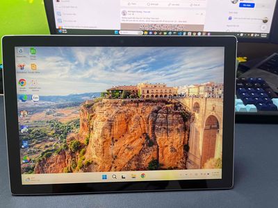 Cần bán Surface Pro 7 tặng kèm bàn phím. Mua bán Laptop tại Quận Bắc Từ Liêm Hà Nội được đăng bởi Mr Tran