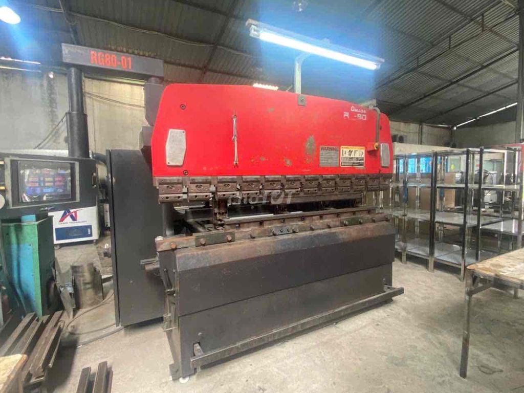 Máy chấn Amada 80T 2.5m Đỏ Đen. Mua bán Đồ chuyên dụng, Giống nuôi trồng tại Thành phố Dĩ An Bình Dương được đăng bởi Cơ khí hình 1