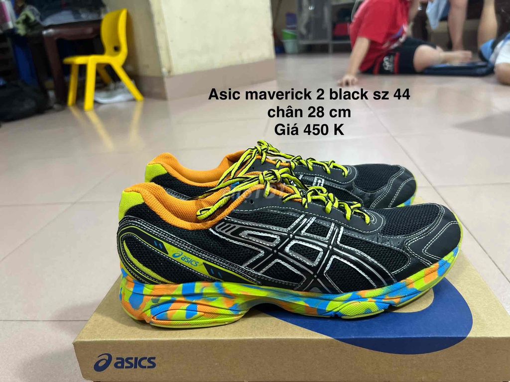 Dọn tủ thanh lý Asic sz 44 chính hãng