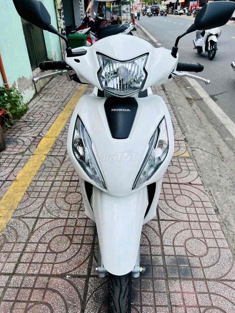 Honda Vision 2025 Trắng. Mua bán Xe máy tại Quận 8 Tp Hồ Chí Minh được đăng bởi XE MÁY NGUYỄN MINH SƠN hình 1