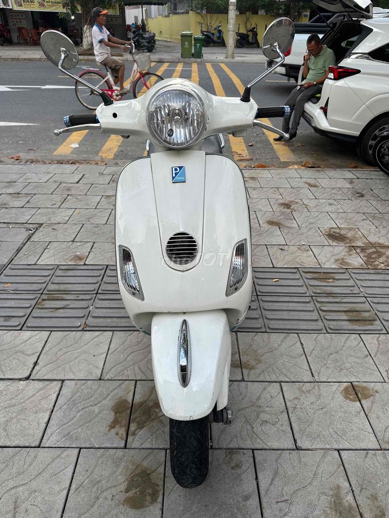 Piaggio Vespa LX 125 белый, синий