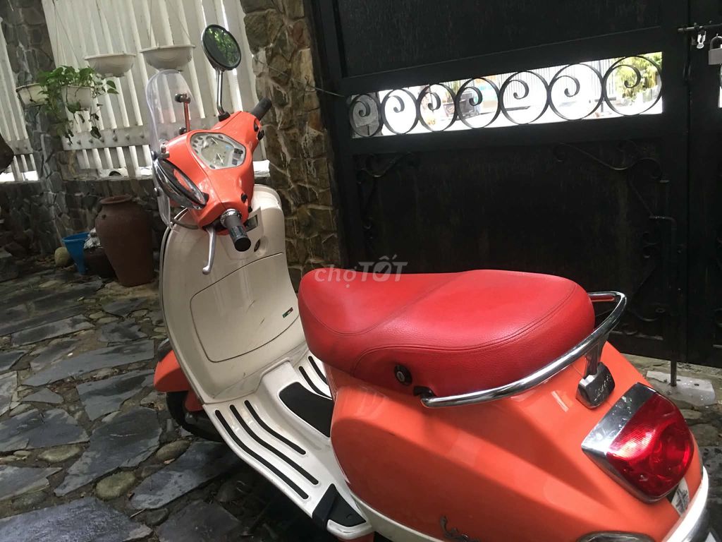 Cần bán xe máy Vespa tại Đà Nẵng xe mới như hình. Mua bán Xe máy tại Quận Sơn Trà Đà Nẵng được đăng bởi Nguyễn Thị Thu Hiền hình 2