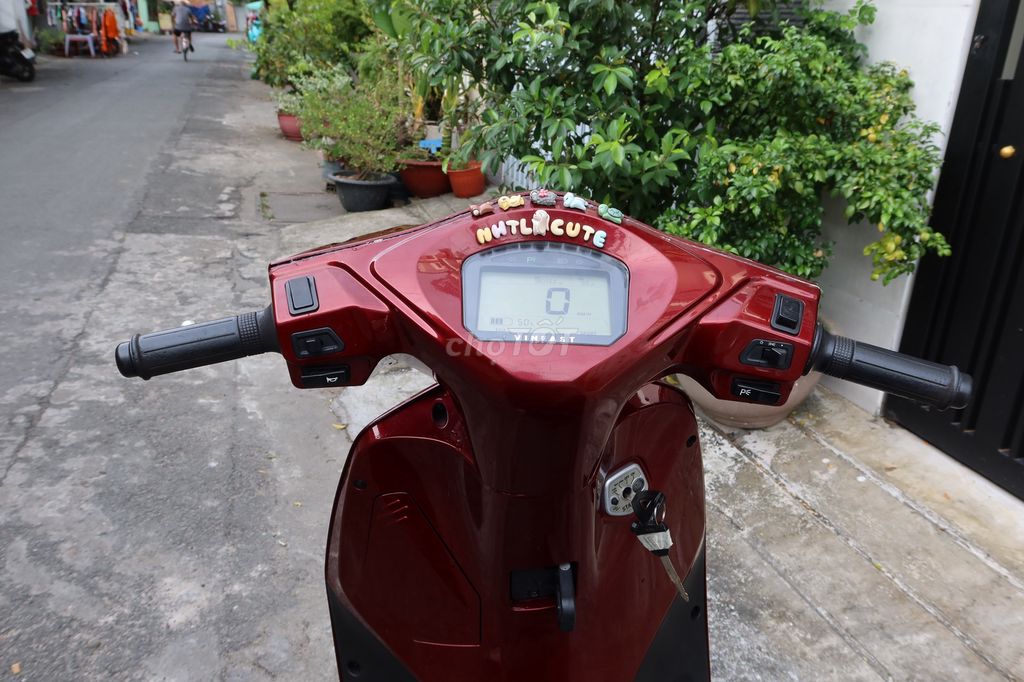 Xe máy điện VinFast Feliz 2022 Đỏ. Mua bán Xe điện tại Quận Tân Bình Tp Hồ Chí Minh được đăng bởi EVBATTERY hình 3