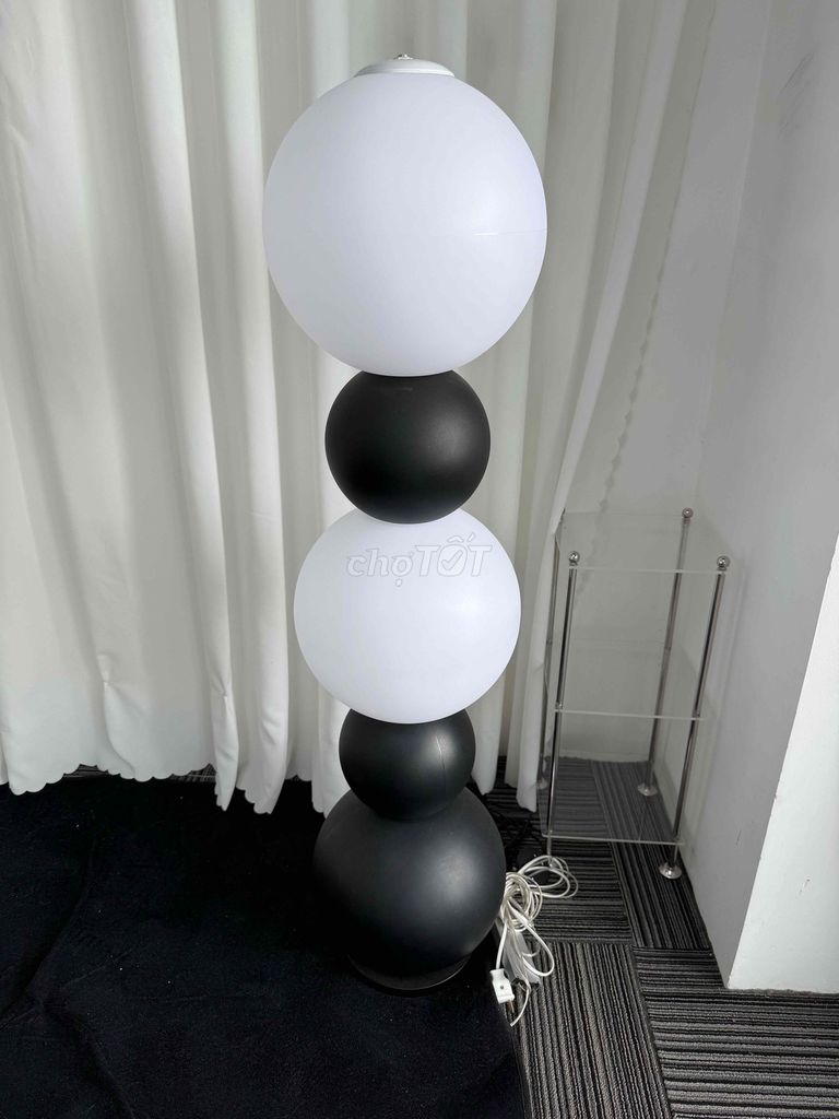 Đèn cây Studio Đen Trắng. Mua bán Đèn tại Quận Hải Châu Đà Nẵng được đăng bởi Trang Đặng hình 1