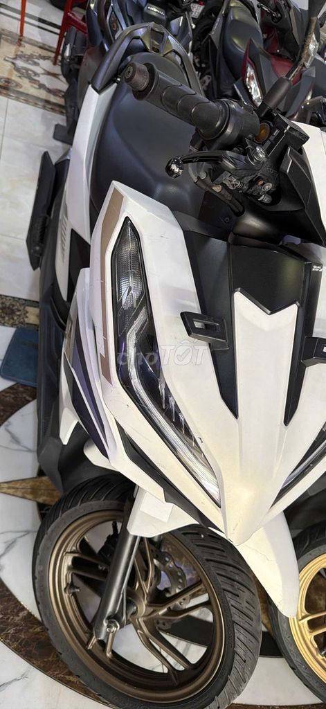 HONDA VARIO 125 С ДВОЙНЫМ РЫЧАГОМ