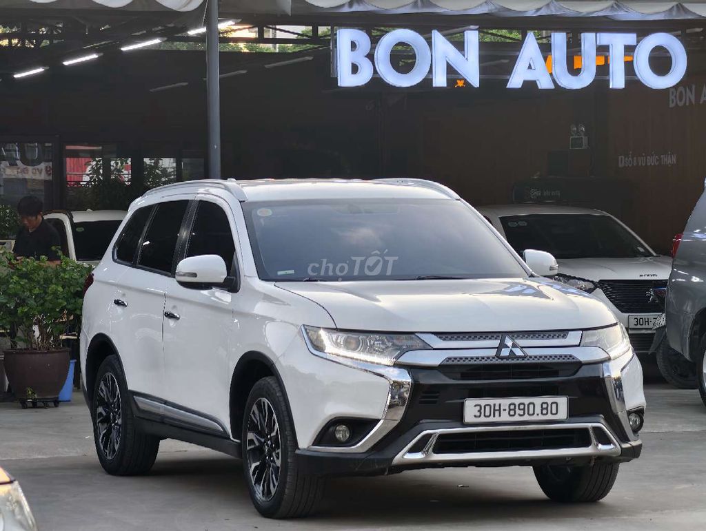Mitsubishi Outlander 2021 белый