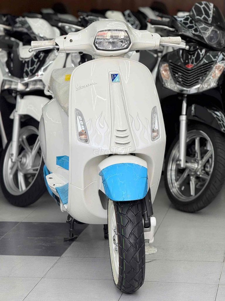 🌈Vespa justin bieber 125 italy 🇮🇹 NEW 100%