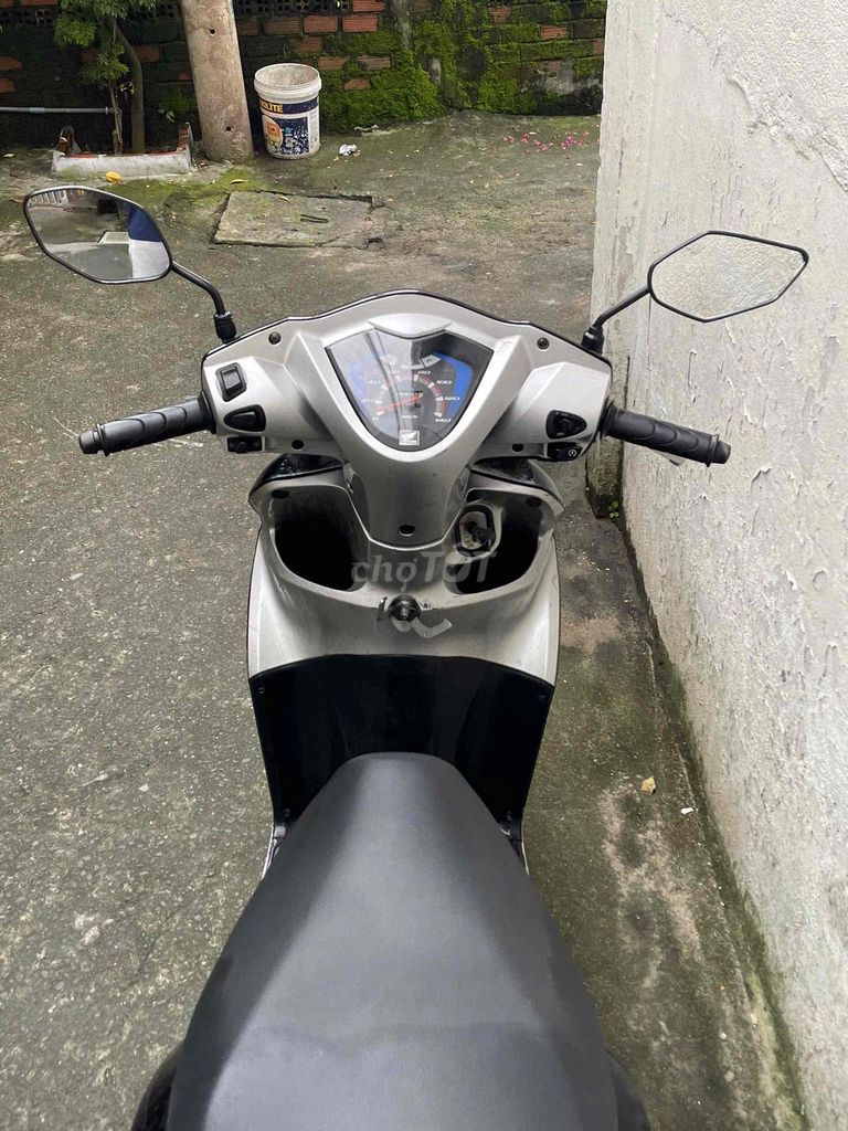 Honda Vision 2013 chính chủ máy êm ru. Mua bán Xe máy tại Thành phố Thủ Đức Tp Hồ Chí Minh được đăng bởi Lê Hạnh hình 4