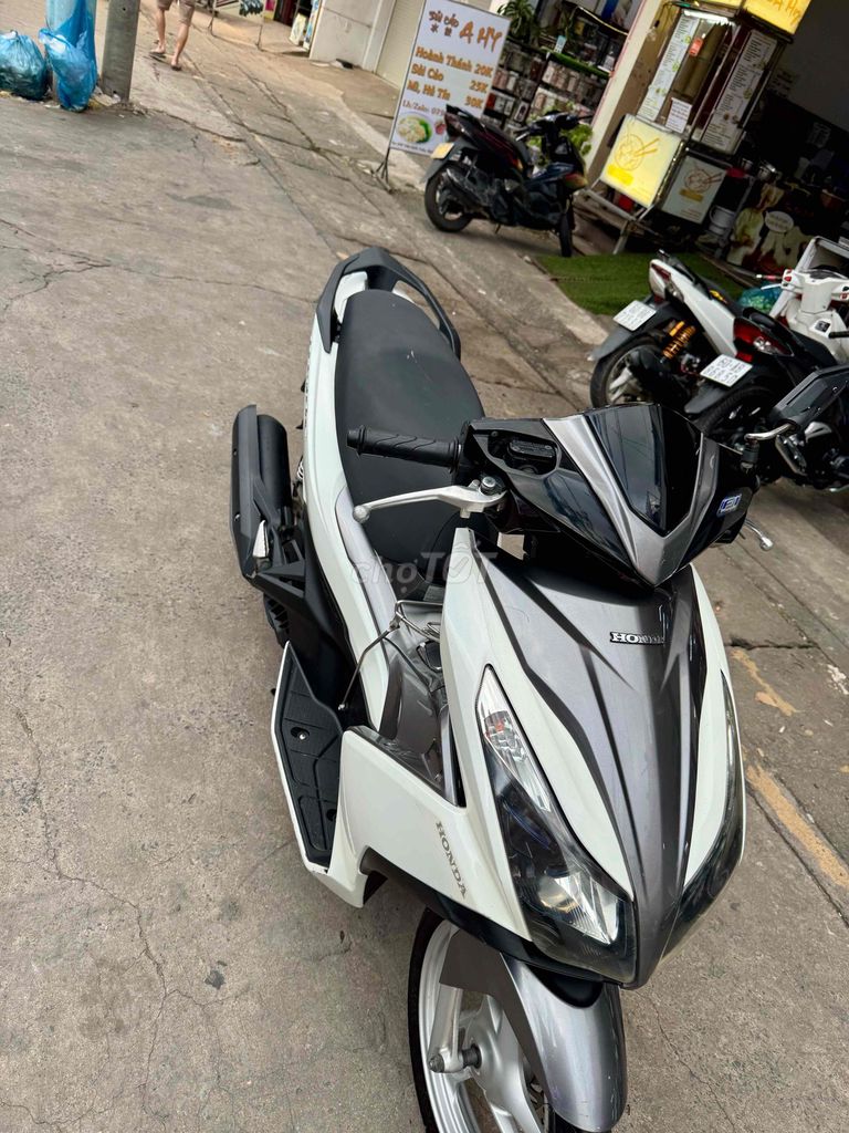 Honda Air Blade 125 2014 Trắng xám. Mua bán Xe máy tại Thành phố Biên Hòa Đồng Nai được đăng bởi XE MÁY CŨ THÀNH MỸ  hình 3
