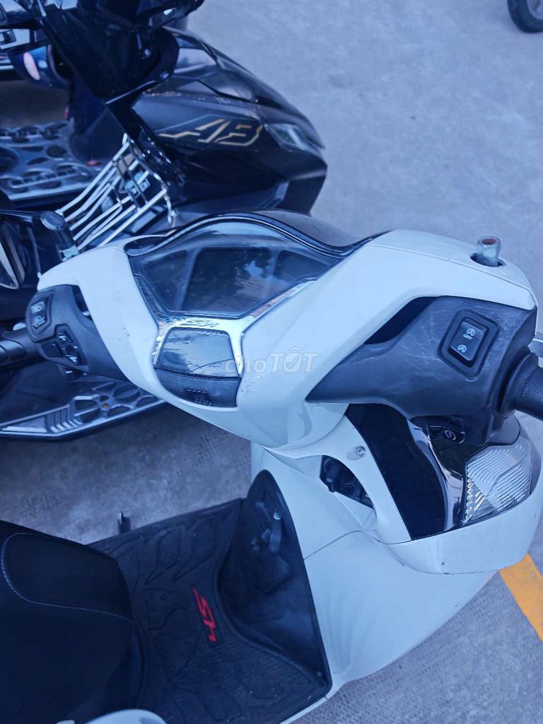 Honda SH 125 CBS 2023 Белый 25000 км