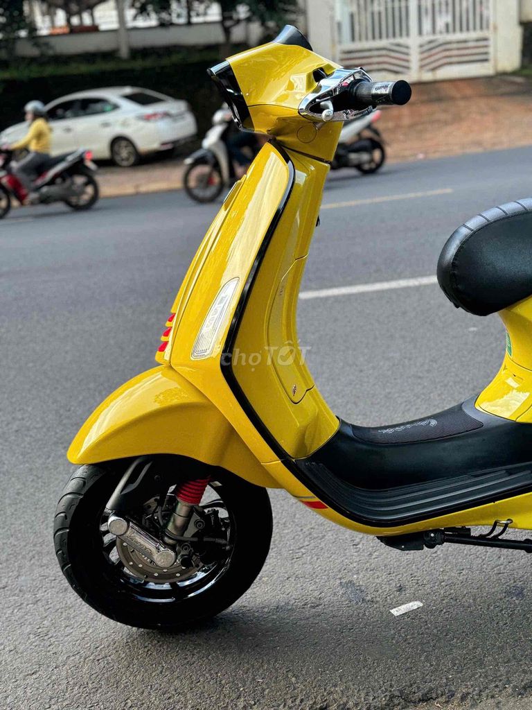 Piaggio Vespa Sprint ABS IGET 2022 Vàng Đen. Mua bán Xe máy tại Thành phố Buôn Ma Thuột Đắk Lắk được đăng bởi Ngô quốc Việt  hình 3