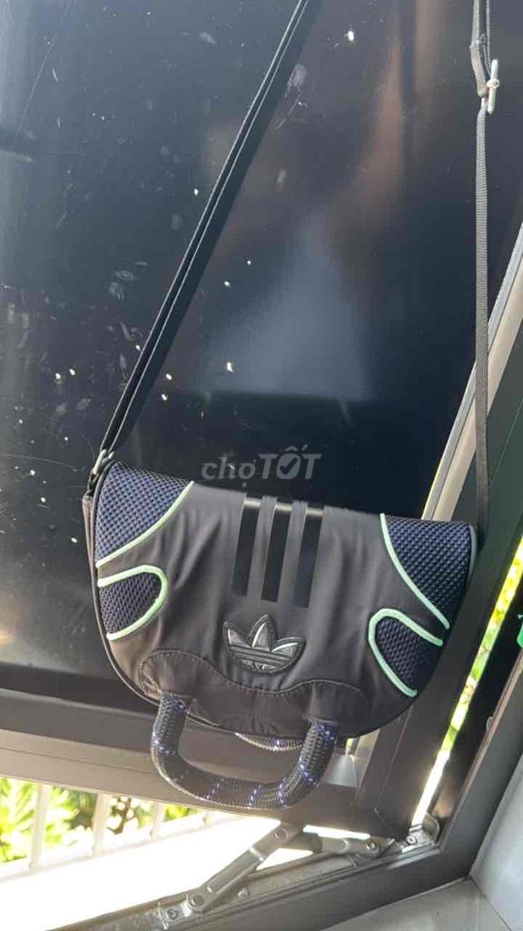 Túi đeo chéo Adidas Vải Đen. Mua bán Túi xách tại Quận Ngũ Hành Sơn Đà Nẵng được đăng bởi Mèo hình 1