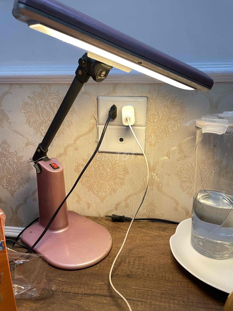 Đèn bàn Kim loại Hồng. Mua bán Đèn tại Quận Tây Hồ Hà Nội được đăng bởi chị THu hình 1