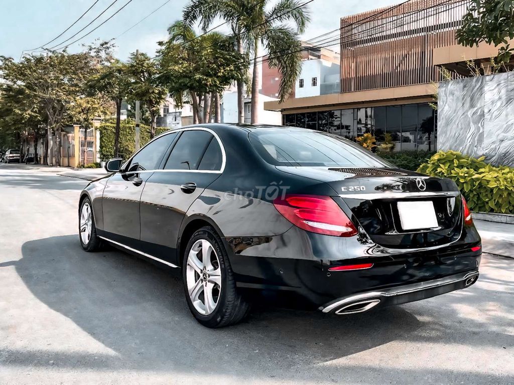 Mercedes E250 2018 mỗi năm đi 6000km — Chất xe cọp. Mua bán Ô tô tại Quận 7 Tp Hồ Chí Minh được đăng bởi Nguyễn Hoàng Vũ hình 4