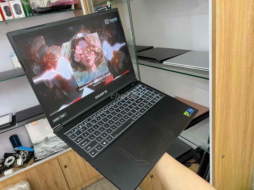 laptop gigabyte i7 13620h 16/1tb/ 3060 15,6 165hz