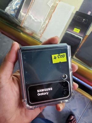 4tr500K. Samsung Z Flip 3 5G loại đẹp nhất mụn zin