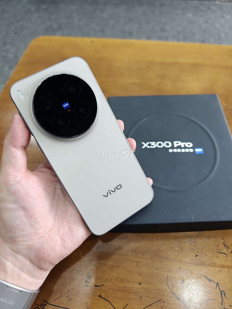 Vivo X300 Pro 256GB Nâu gold Fullbox 98%. Mua bán Điện thoại tại Thành phố Buôn Ma Thuột Đắk Lắk được đăng bởi Định Phone47 hình 1