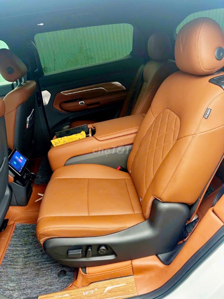 VinFast VF9 Plus 2025 6S trần kính. Mua bán Ô tô tại Huyện Hoài Đức Hà Nội được đăng bởi Duoc Nguyen hình 8