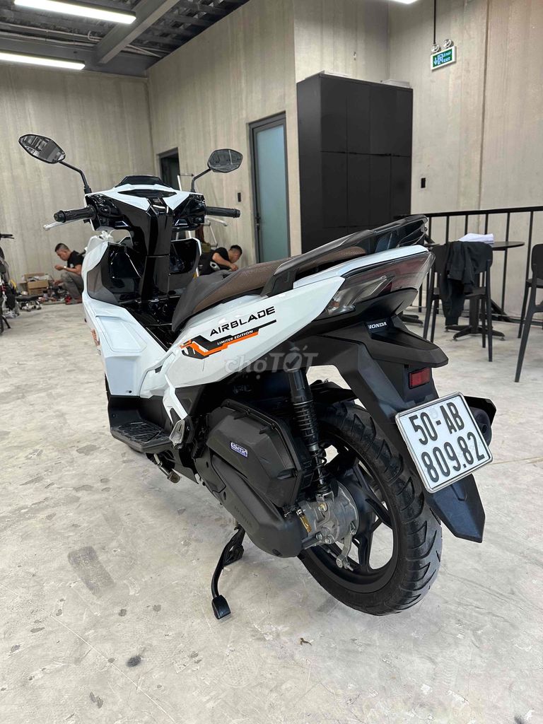 Honda Air Blade 160 ABS 2023 Trắng đen 5100 km. Mua bán Xe máy tại Quận 8 Tp Hồ Chí Minh được đăng bởi Lộc Trần  hình 9