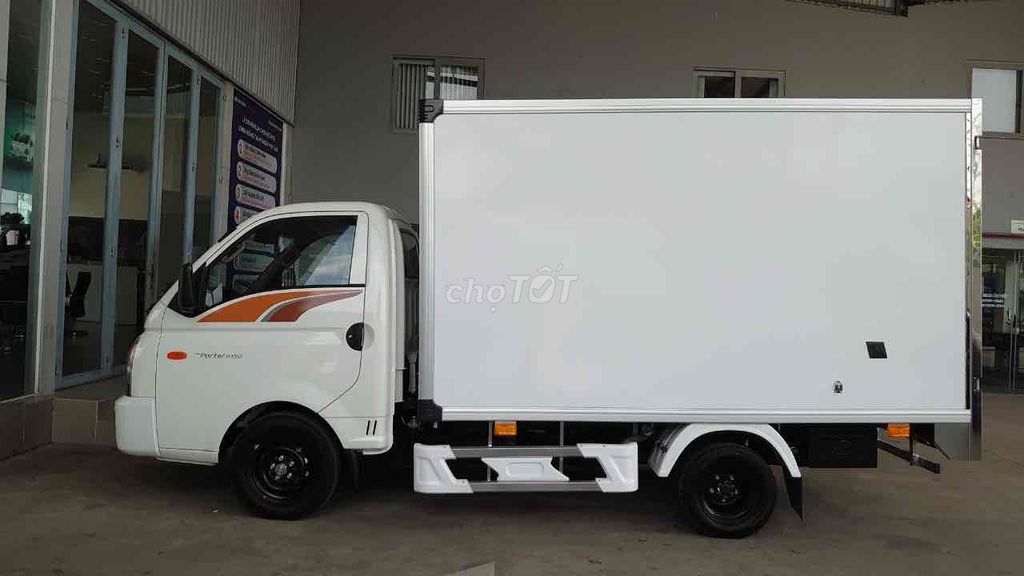 Hyundai Porter H150 Thùng Kín Composite giao ngay