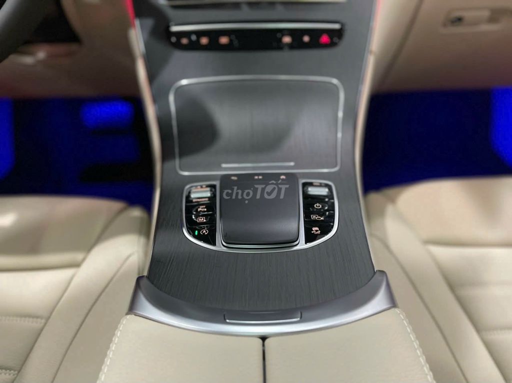 Mercedes GLC300 AMG 4MATIC 2022 Xám. Mua bán Ô tô tại Quận 7 Tp Hồ Chí Minh được đăng bởi JENNIE hình 5