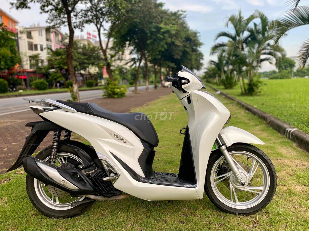 Honda SH 2021 trắng CBS 125i CC đi 2v zin ngon. Mua bán Xe máy tại Quận Long Biên Hà Nội được đăng bởi Đức hình 3