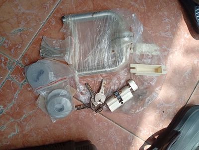 Ổ khóa tay nắm cửa kính cường lực. Mua bán Nội thất, đồ gia dụng khác tại Quận 12 Tp Hồ Chí Minh được đăng bởi Đồ cũ đồ cổ