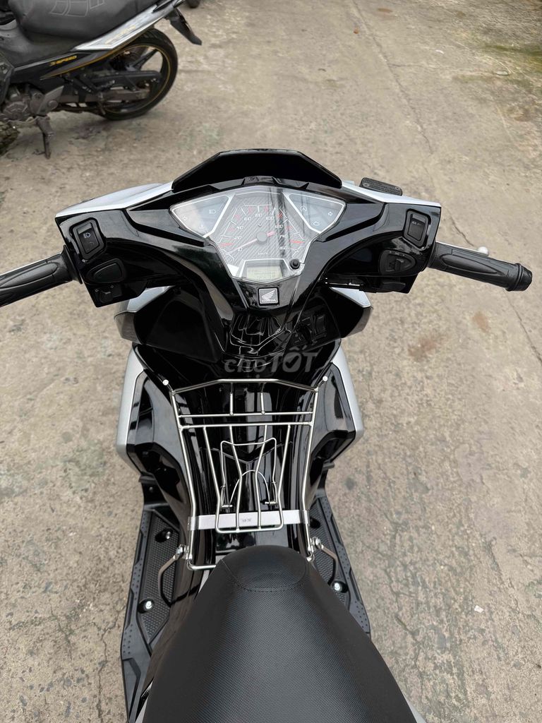 Honda Air Blade 125cc bạc postro