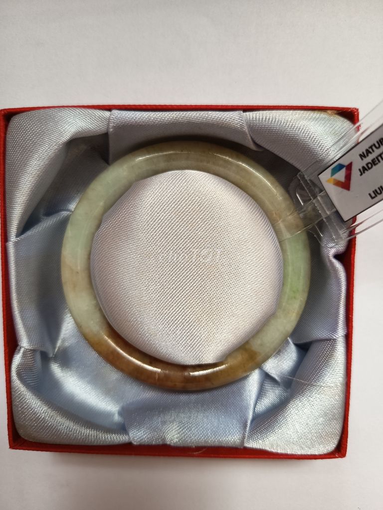 Vòng cấm thạch đá tự nhiên, tuýp A, kèm kiếm định. Mua bán Phụ kiện thời trang khác tại Quận 5 Tp Hồ Chí Minh được đăng bởi Mã thị thanh Châu  hình 2