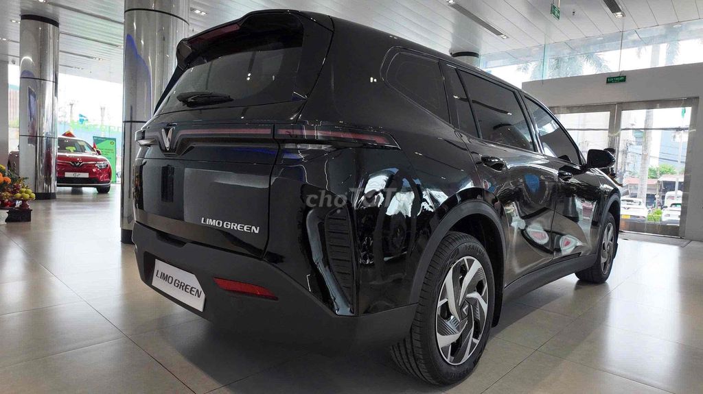 Vinfast Limo Green 2026 photo 3