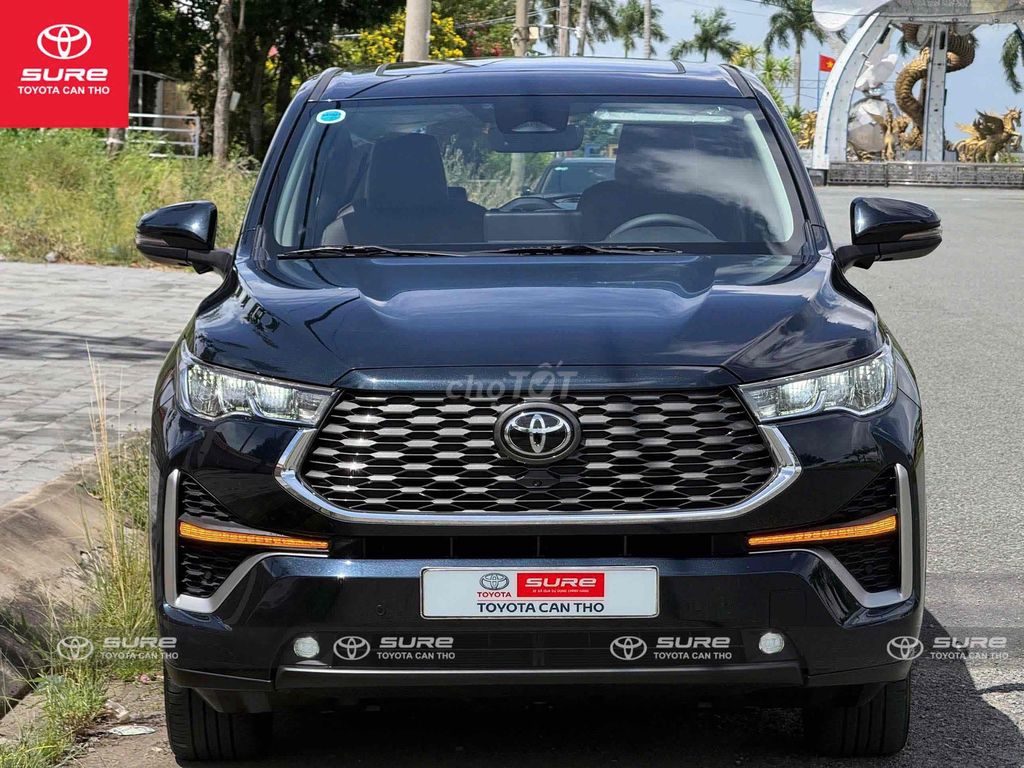 Toyota Innova Cross Hybrid xanh đen CHÍNH HÃNG