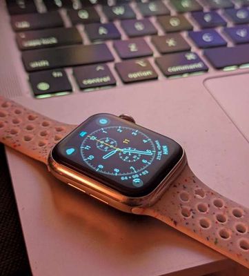 Apple Watch Sr4 40mm bản thép. Pin đã thay 100%. Mua bán Thiết bị đeo thông minh tại Quận 8 Tp Hồ Chí Minh được đăng bởi Anh Khang