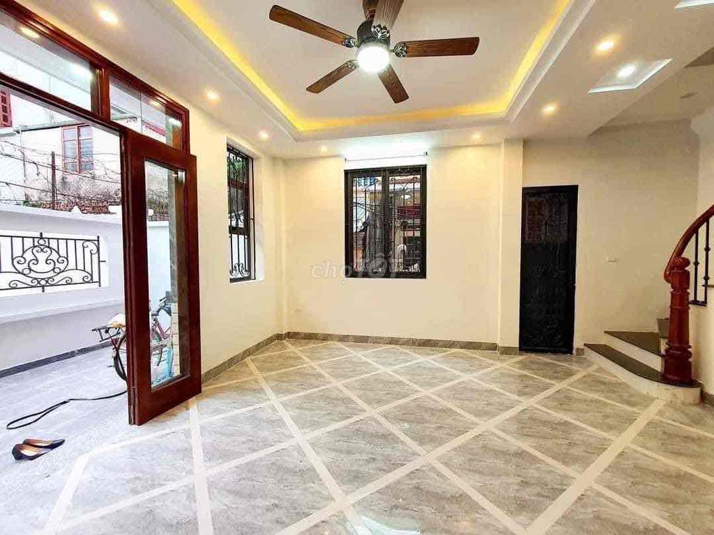 NHÀ GẦN TRƯỜNG ĐẠI HỌC OTO ĐỖ CỔNG 42M2 x 5 TẦNG X 4,5 M MT NGÕ THÔNG. Mua bán nhà ở tại Quận Hoàng Mai Hà Nội được đăng bởi Nguyễn Đức Cảnh hình 4